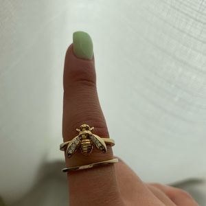 super cute bumble bee gold ring set